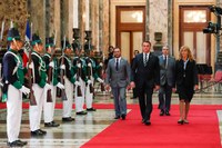 Em Montevidéu, Bolsonaro acompanha troca de mandato presidencial do Uruguai