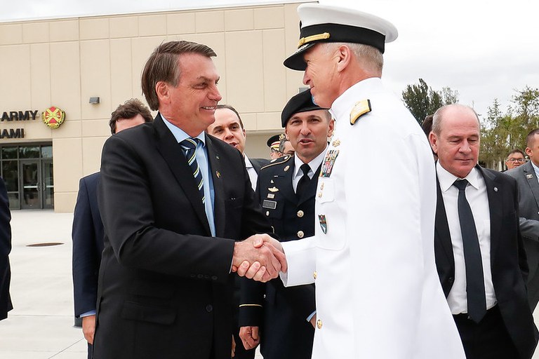 Governo brasileiro assina acordo militar com EUA durante visita de Bolsonaro