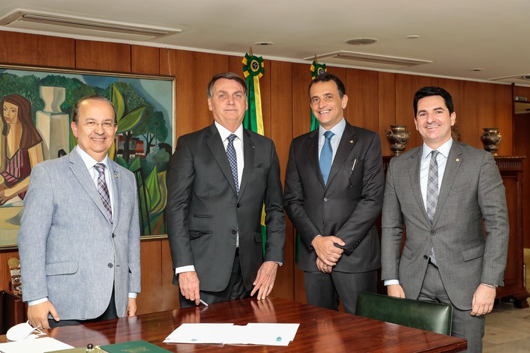 Bolsonaro sanciona projeto de lei de apoio aos micro e pequenos empresários