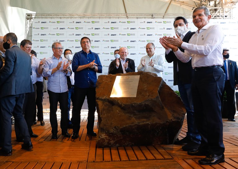 Em Foz do Iguaçu, Presidente Bolsonaro lança pedra fundamental da duplicação da BR-469