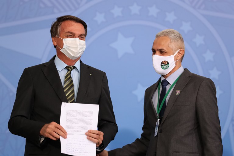 Presidente Bolsonaro recebe carta de grupo que defende o tratamento precoce contra a Covid-19