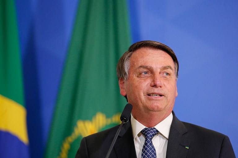 Presidente Jair Bolsonaro cria linha de crédito para profissionais liberais