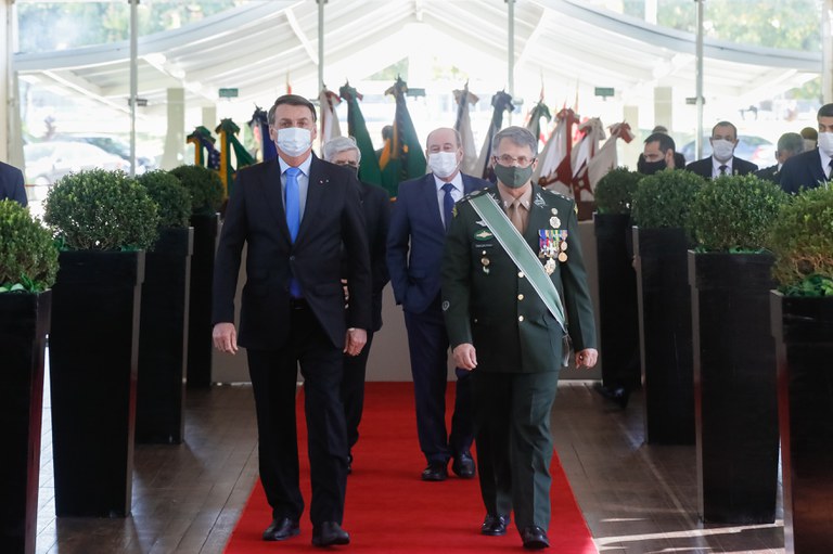 Presidente participa de cerimônia de ´promoção de Oficiais-Generais