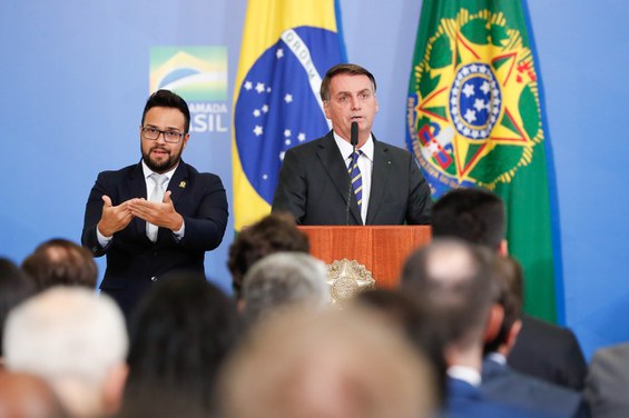 Lucas Moura, Intérprete de Libras