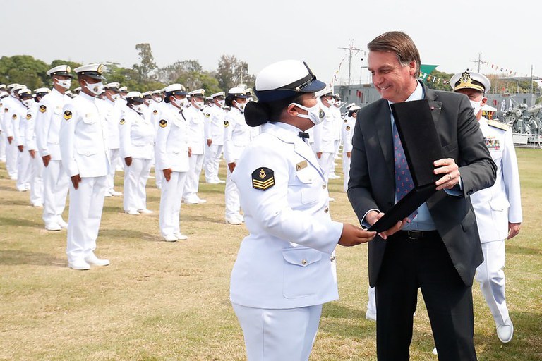 Presidente Jair Bolsonaro participa da formatura de sargentos da Marinha