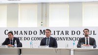 Bolsonaro visita Centro de Operações de combate à Covid-19 em Porto Alegre