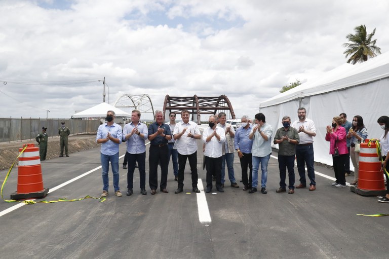Governo libera acesso à nova ponte sobre a travessia do Rio São Francisco