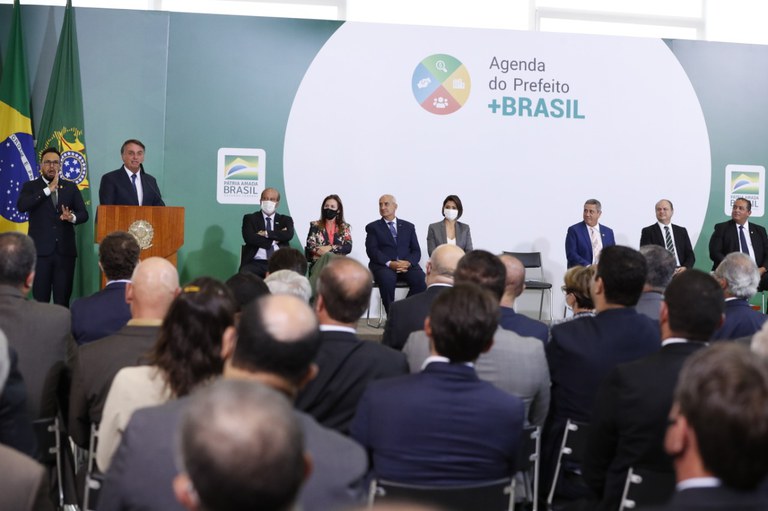 Prefeitos eleitos recebem auxílio na gestão dos municípios