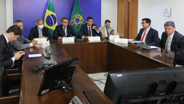 Presidente discute antecipação da entrega de vacina da Pfizer ao Brasil