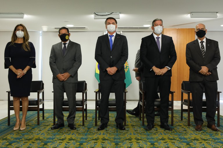 Presidente participa de solenidade de transmissão de cargos de ministros de Estado