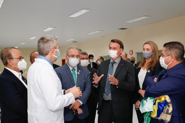 Presidente visita centro avançado de atendimento a pacientes em Chapecó (SC)