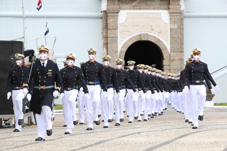 Presidente Jair Bolsonaro participa da entrega de Espadim da Marinha