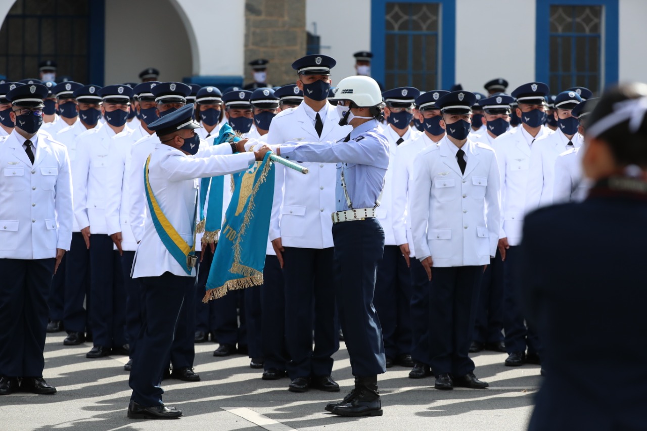 Presidente participa de formatura de sargentos da Aeronáutica