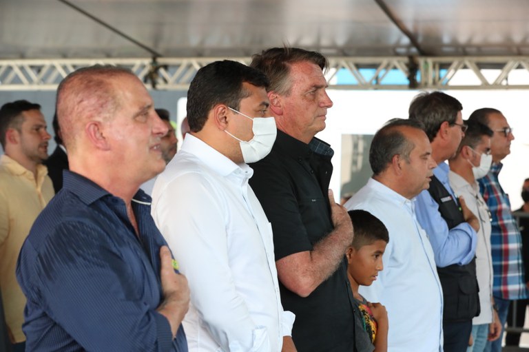 Presidente Jair Bolsonaro entrega 500 casas para famílias de baixa renda em Manaus