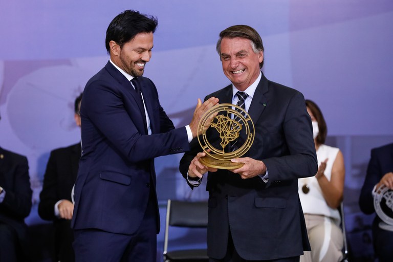 Governo Federal homenageia quem contribuiu com telecomunicações e radiodifusão no país