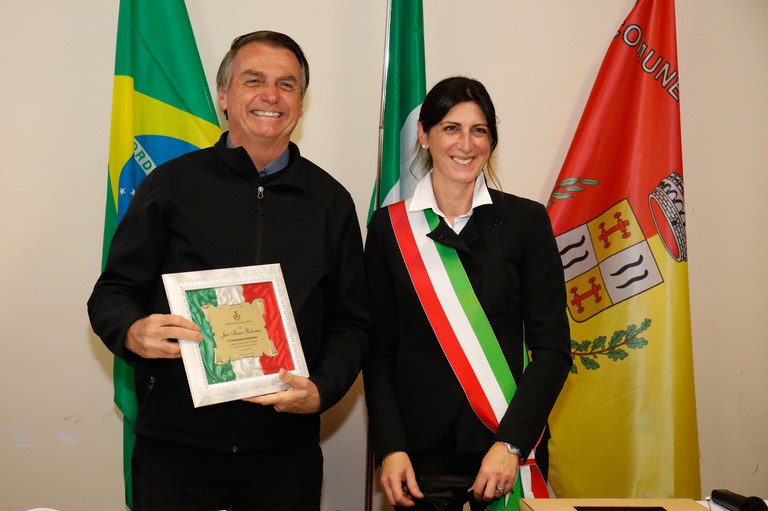 Na Itália, Presidente Jair Bolsonaro recebe título de cidadão honorário em homenagem a familiares