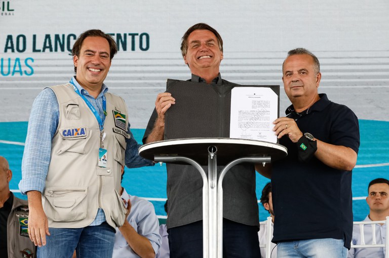 O Presidente Jair Bolsonaro, participou, nesta segunda-feira (18), da Cerimônia Alusiva ao Lançamento da Jornada das Águas, no município mineiro de São Roque de Minas.