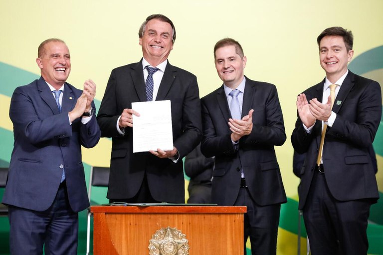 Governo Federal simplifica e compila normas trabalhistas