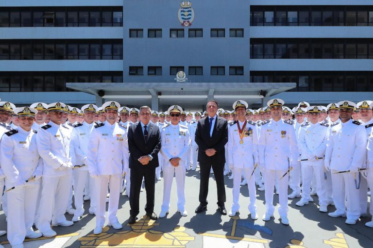 Presidente Jair Bolsonaro participa de cerimônia de Declaração de Guardas-Marinha