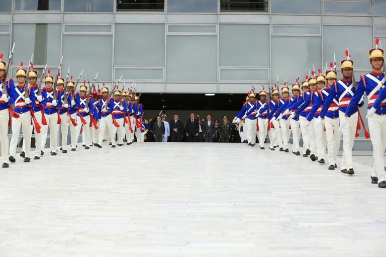 Presidente Jair Bolsonaro participa de cerimônia de substituição da Guarda Presidencial