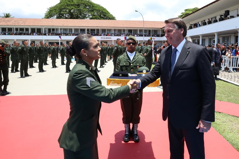 Presidente Jair Bolsonaro participa de formatura na Escola de Sargentos de Logística