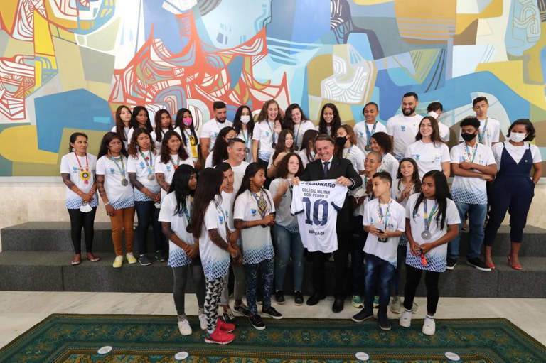 Presidente recebe atletas que disputaram a maior edição da história dos JEB's