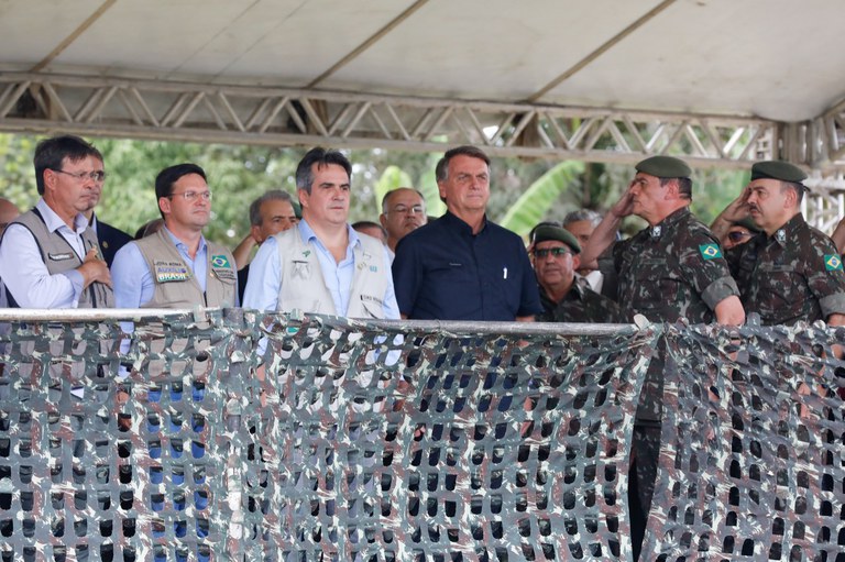 Presidente da República Jair Bolsonaro participa do lançamento da pedra fundamental de nova escola de formação de sargentos do Exército