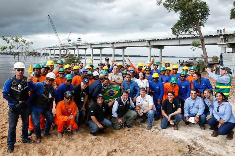 Presidente Jair Bolsonaro faz visita técnica à ponte que será eixo de ligação entre o Tocantins e o Pará