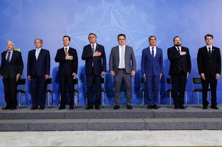 Governo Federal lança novos modelos de carteira de identidade e passaporte