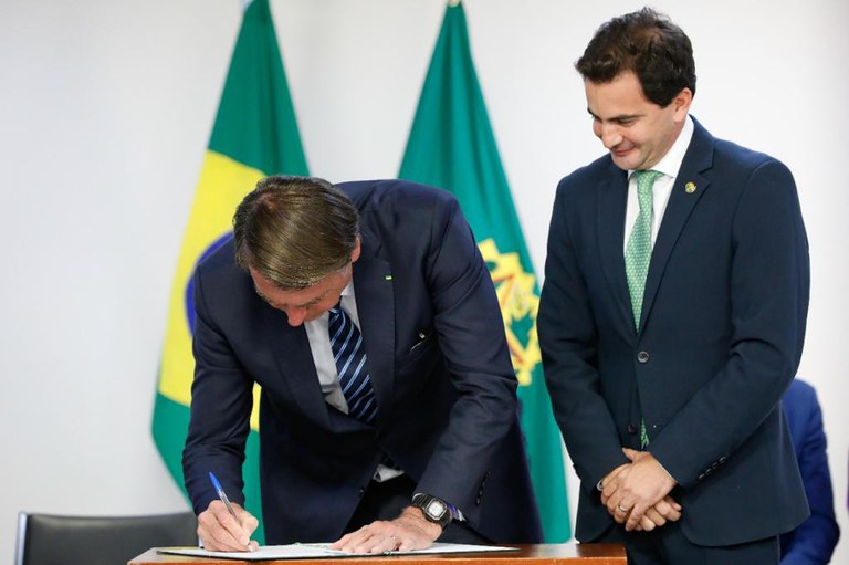 Presidente Jair Bolsonaro assina nova Lei de Registos Públicos que desburocratiza e agiliza serviços cartoriais