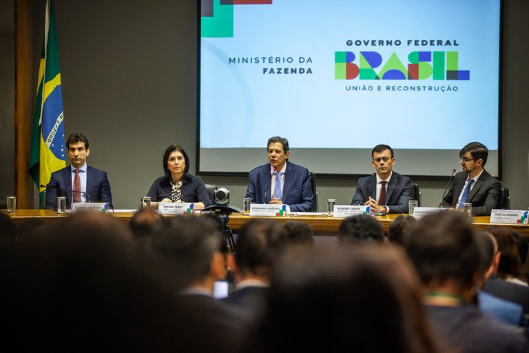 Nova regra fiscal inclui os mais pobres no Orçamento e prevê superávit a  partir de 2025 — Planalto
