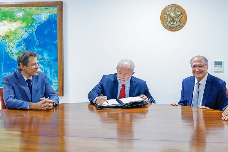 Presidente Lula e ministros Fernando Haddad e Geraldo Alckmin