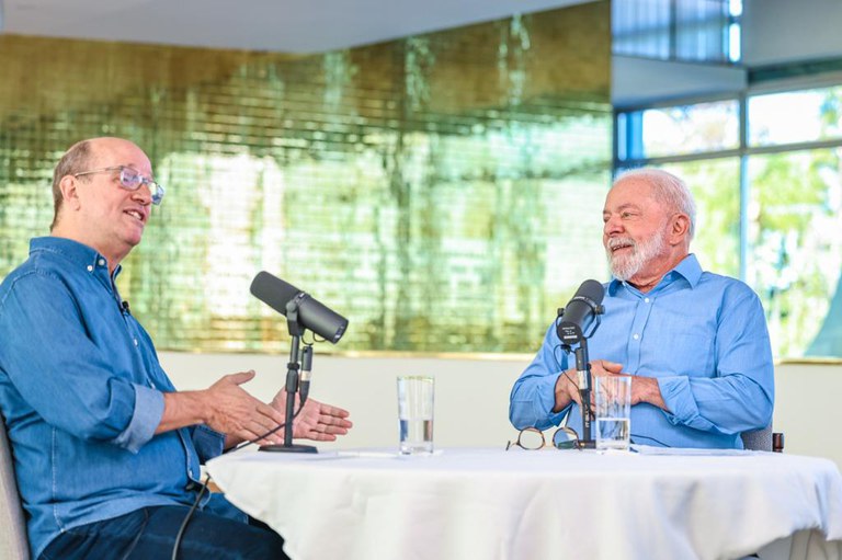 Marcos Uchoa e Lula no Conversa com o Presidente de 27 de junho de 2023