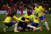 Bolsa Atleta acompanha 17 das 23 jogadoras brasileiras na Copa do Mundo, ressalta Lula