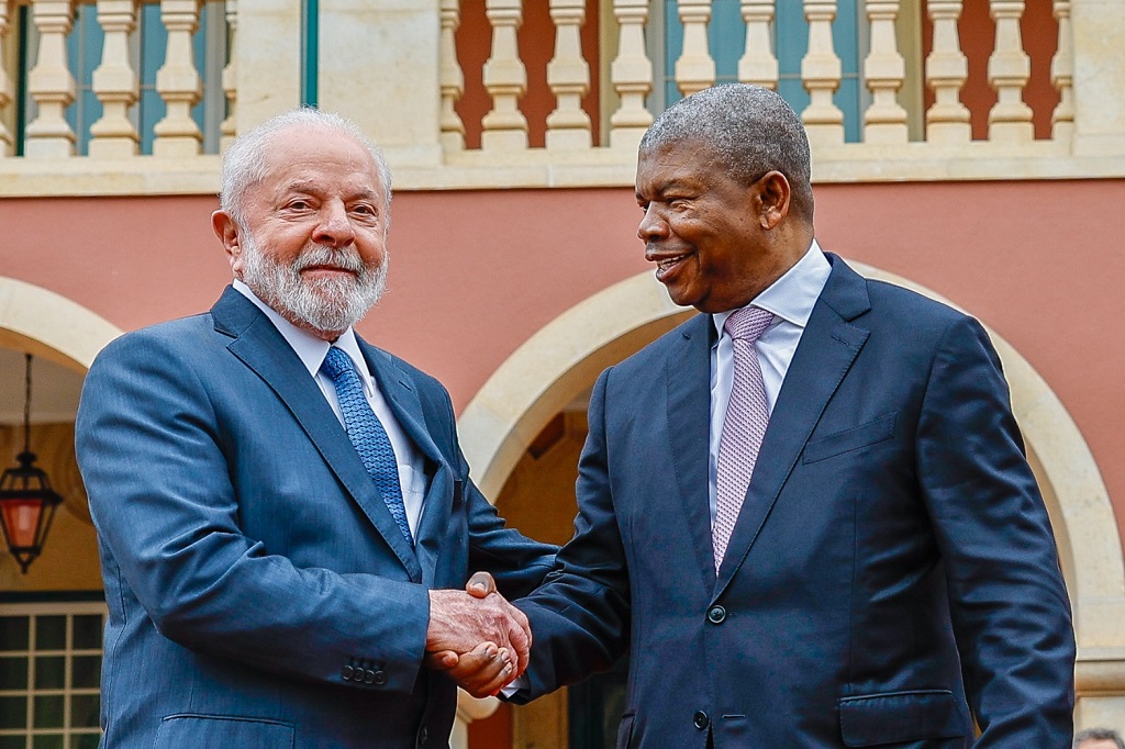 Lula participa da assinatura de acordos de cooperação com Angola