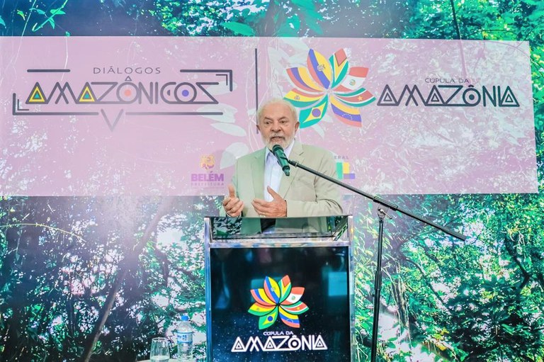 Presidente Lula apresenta declaração à imprensa