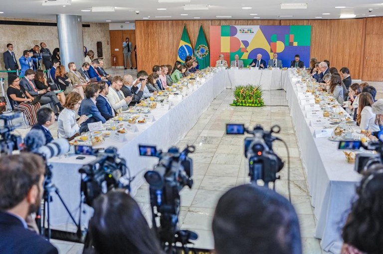 Café da manhã com correspondentes internacionais