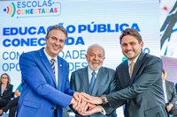 Estratégia de conectar escolas à internet é aposta na redução de desigualdades