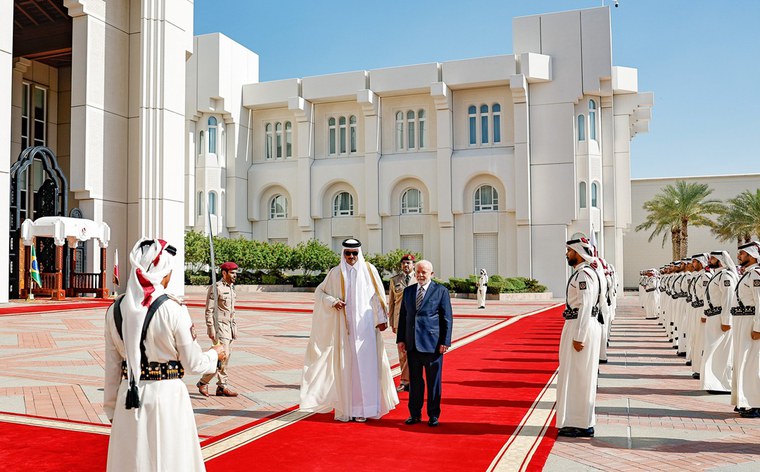 Presidente Lula fue recibido por el emir de Catar