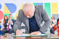 Presidente Lula destina R$ 15,8 bilhões para estados e municípios