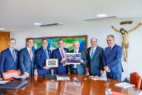 Em encontro com Lula, executivos da GM anunciam plano de investimentos no Brasil