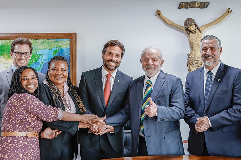 Cotas de tela em salas de cinema