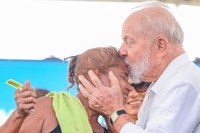 "Única razão de eu ter voltado à presidência é cuidar do povo pobre", diz Lula na entrega de unidades do Minha Casa, Minha Vida