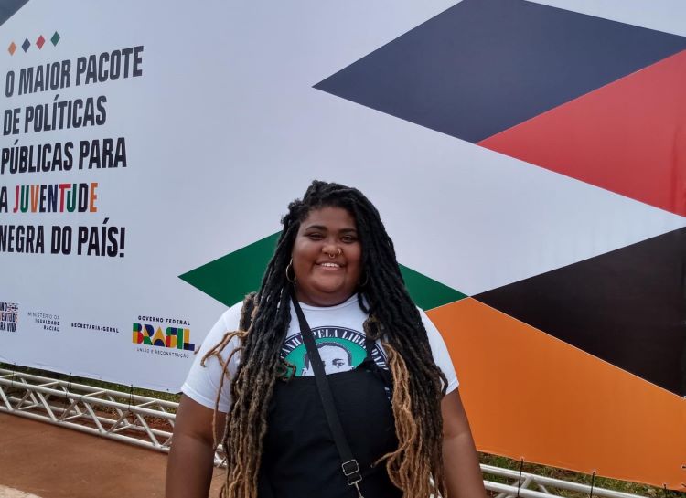 “É importante manter a nossa juventude viva!”, afirma a educadora social Helena Rosa, que atua no Serviço de Convivência e Fortalecimento de Vínculos (SCFV) na Estrutural