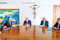 Em encontro com Lula, CEO da Stellantis anuncia R$ 30 bilhões em investimentos no Brasil