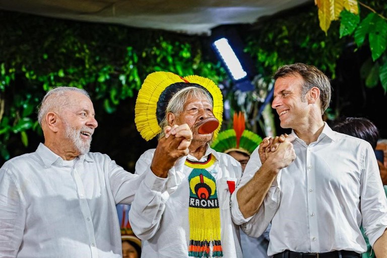 Lula Raoni Macron.jpg
