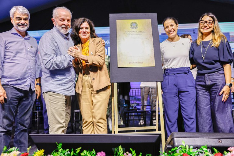 Lula na inauguração da fábrica de recombinantes.jpg