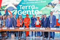 Presidente Lula lança programa Terra da Gente, para assentar 295 mil famílias até 2026