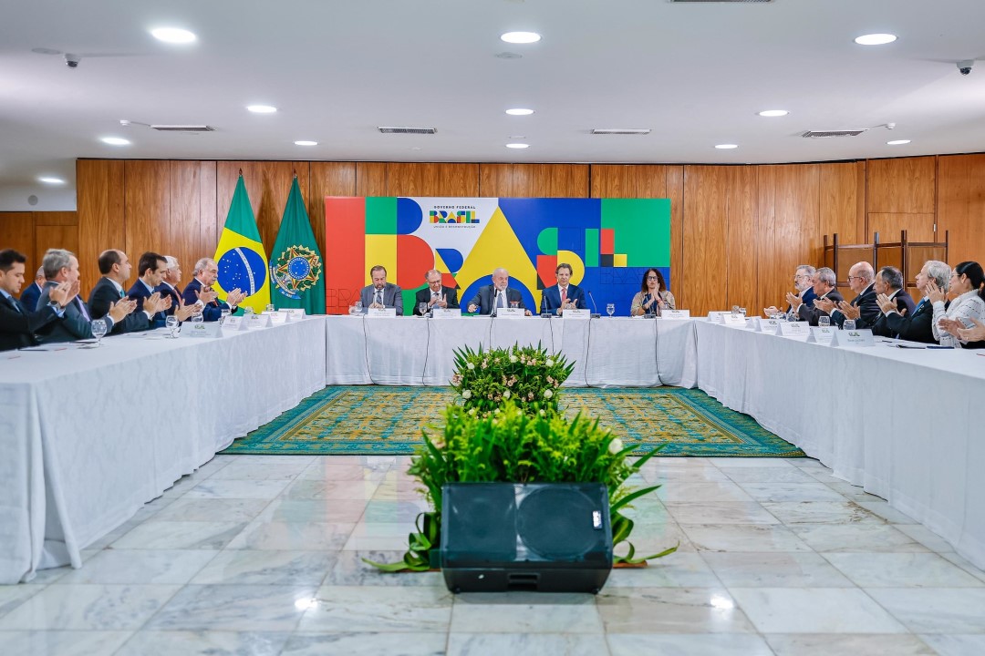 Presidente Lula se reuniu com representantes do setor no Palácio do Planalto. Anúncio ocorre após governo decidir aumentar imposto de importação sobre o aço