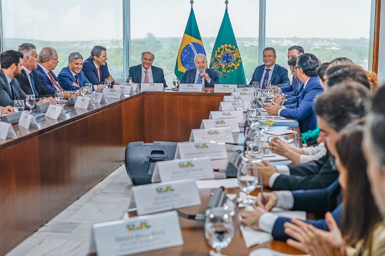 Indústria de alimentos anuncia R$ 120 bilhões em investimentos no Brasil até 2026